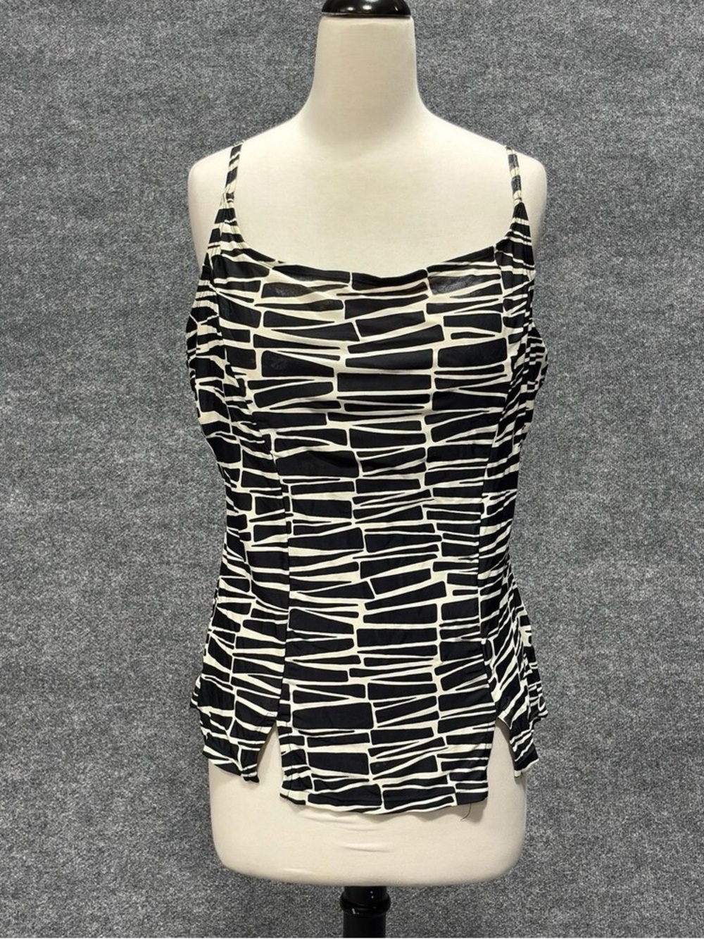 Black & White Geometric Print Spaghetti Strap Top